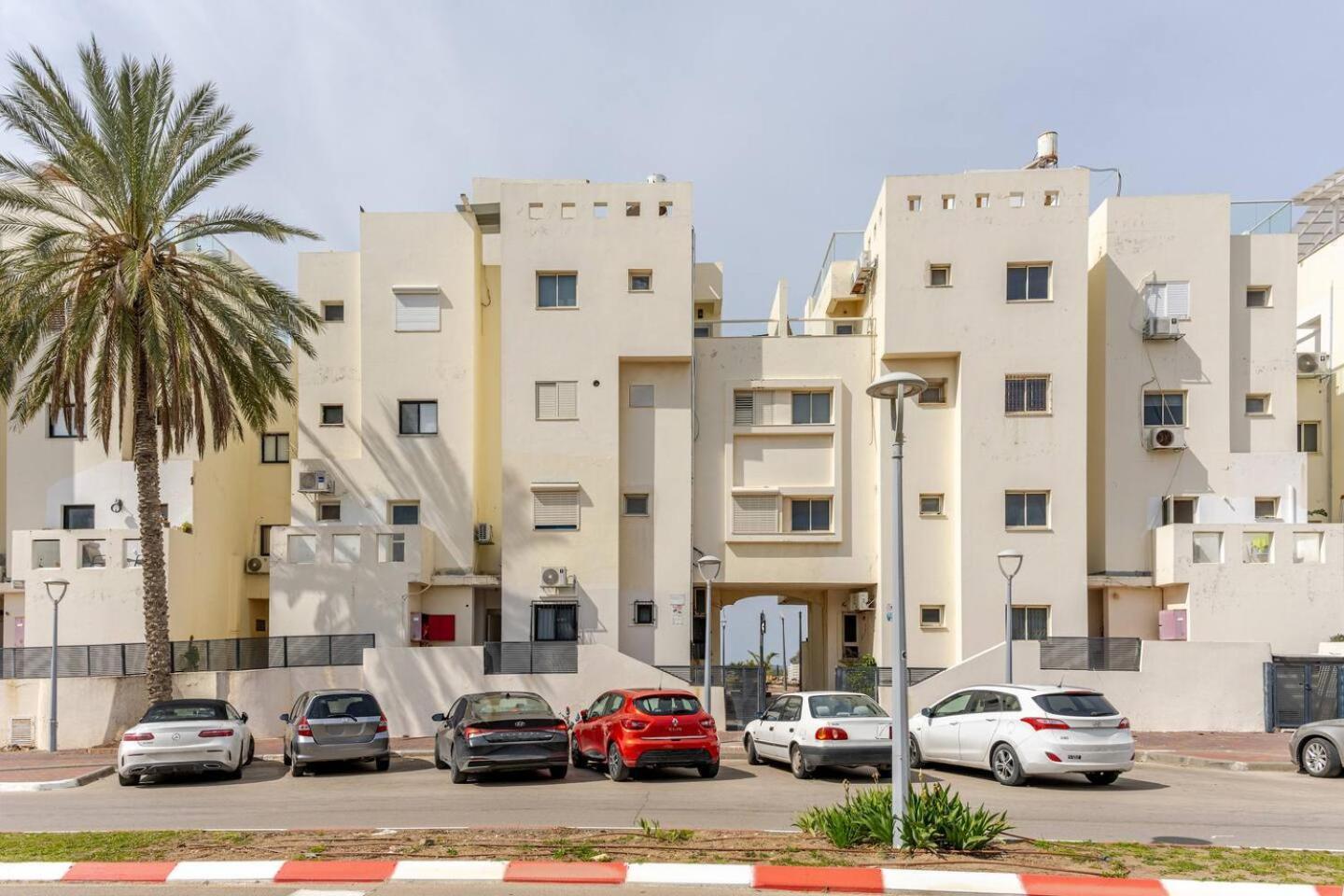 Gw951 Gugel Waves Amazing Seaview Apartments 나하리야 외부 사진